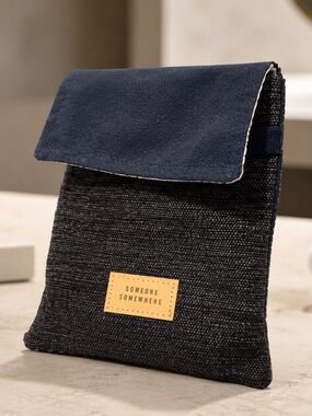 DELTA ONE Premium Someone Somewhere Blue Toiletries Amenity Pocket Travel Bag